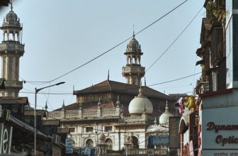 Chor bazaar Mumbai | History, Timings & How to reach